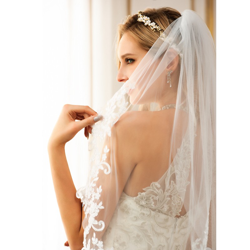 Two-tier Lace Applique Edge Elbow Bridal Veils With Lace