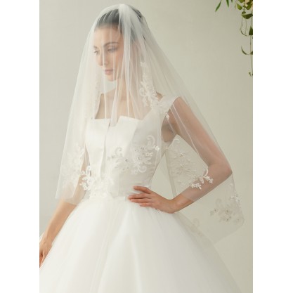 Two-tier Cut Edge Fingertip Bridal Veils With Lace
