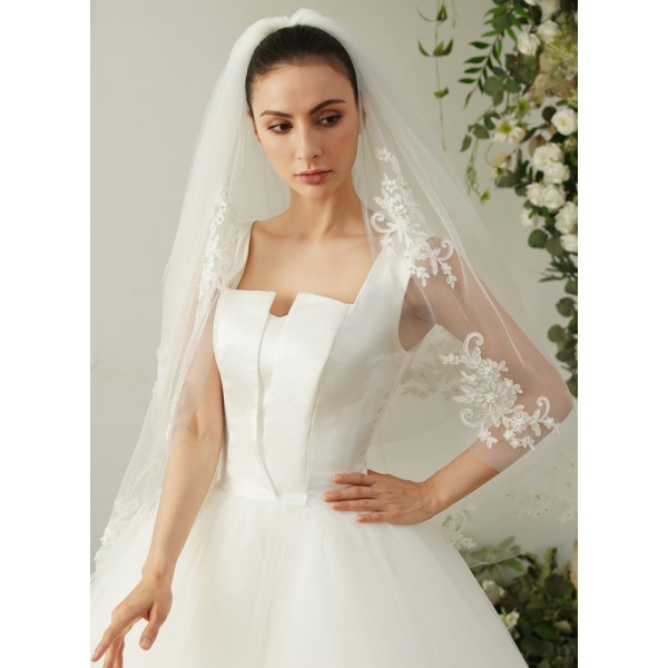 Two-tier Cut Edge Fingertip Bridal Veils With Lace