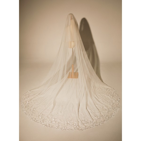 Two-tier Lace Applique Edge Cathedral Bridal Veils With Applique/Sequin/Lace
