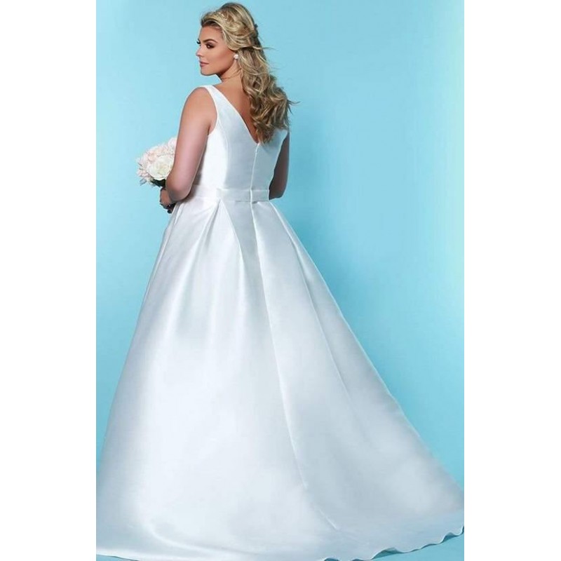 Sydneys Closet Plus Size Wedding Dress