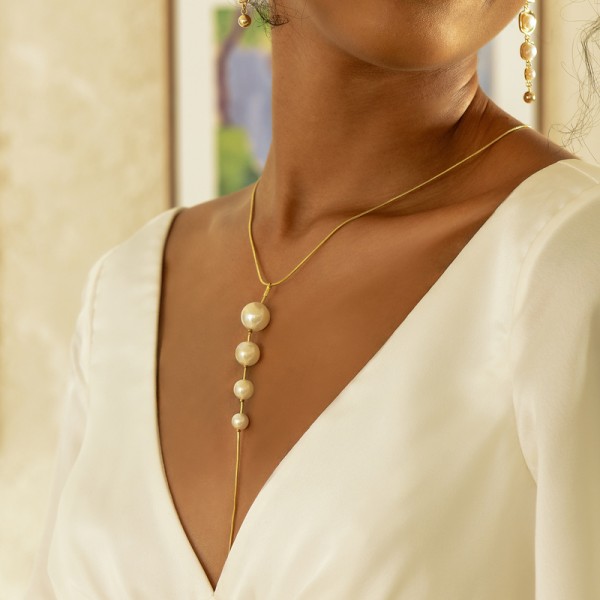 Ladies' Beautiful Pearl Necklaces
