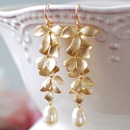 Ladies' Elegant/Beautiful/Classic Alloy/Imitation Pearls Earrings